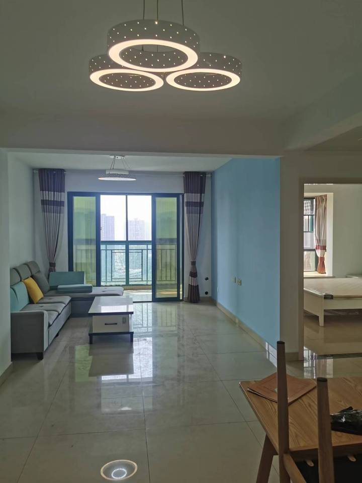 富基世紀(jì)公園法拍房50、51棟2806房及室內(nèi)家具家電