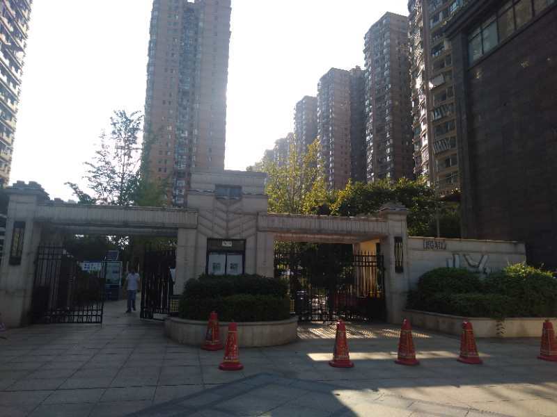 金澤園小區(qū)法拍房二期8、9棟304室