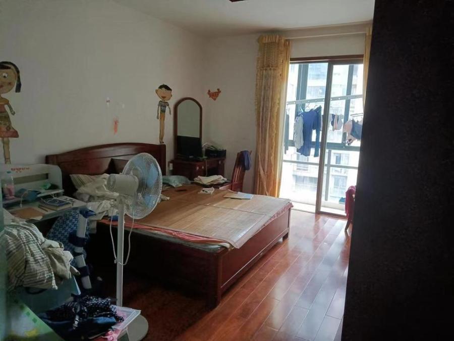 建鴻達(dá)華都（現(xiàn)代華都家園）法拍房2棟1002房及負(fù)三層45號(hào)停車(chē)位