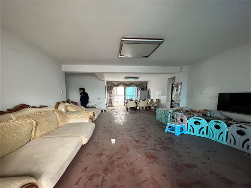 凱通國際城法拍房7、8、9棟2021號及室內(nèi)家具家電