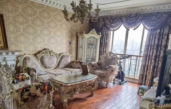 君臨國際（青和購物中心）法拍房A、B棟2104號(hào)