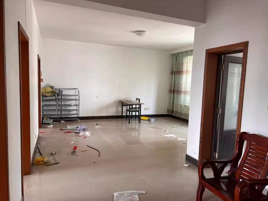 金桂小區(qū)法拍房40棟6門三、四層房屋