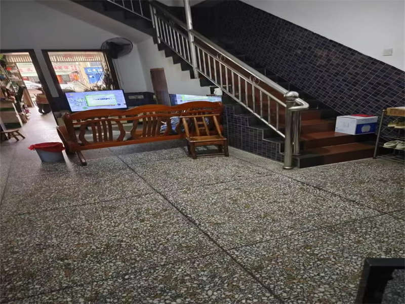 機場口社區(qū)法拍房101室、201室