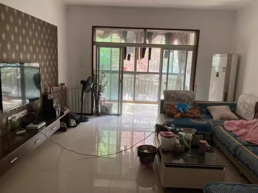 九峰小區(qū)法拍房一區(qū)1棟、10棟208房產(chǎn)及室內(nèi)物品