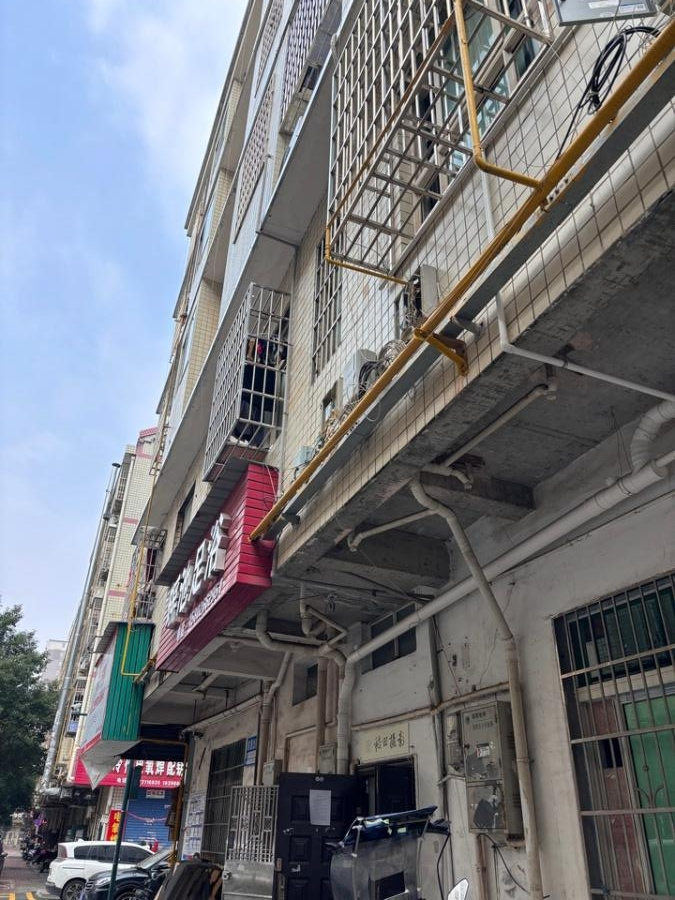 （1棟）泉塘安置區(qū)法拍房D-15-7號101、201、301室