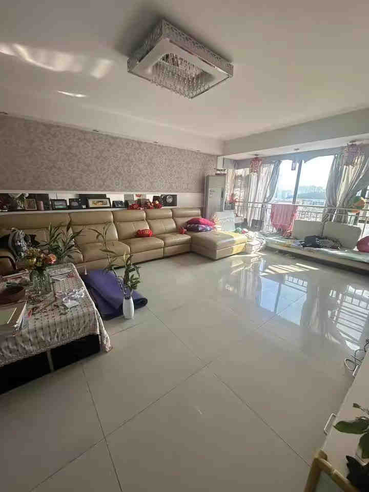 卓越蔚藍(lán)海岸（蔚藍(lán)小區(qū)）法拍房45、46、47棟906室