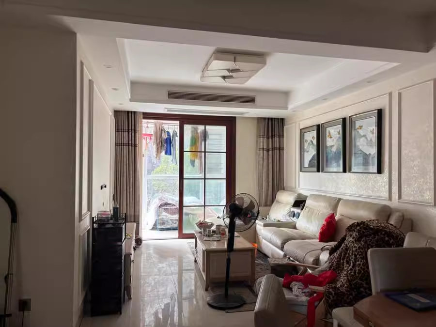 芙蓉萬國(guó)城MOMA（卓越匯富苑）法拍房11棟204號(hào)房及室內(nèi)物品