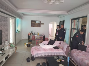 （江景 雙學(xué)位）湘江世紀(jì)城攬江苑法拍房8棟1304房產(chǎn)及-10275號車位