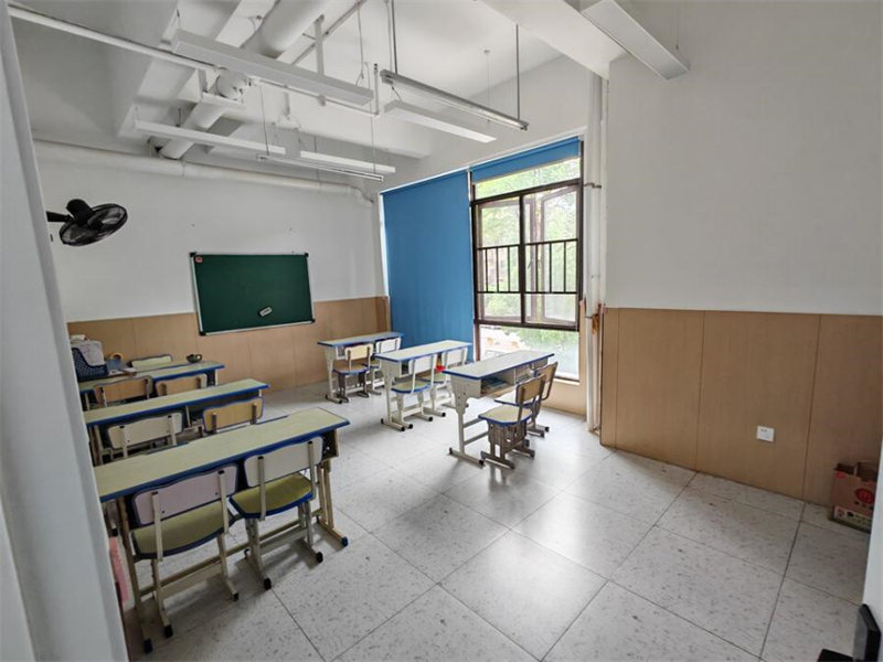 （年租金64000，14年回本）中航城法拍房2-20棟-215號商業(yè)房產(chǎn)