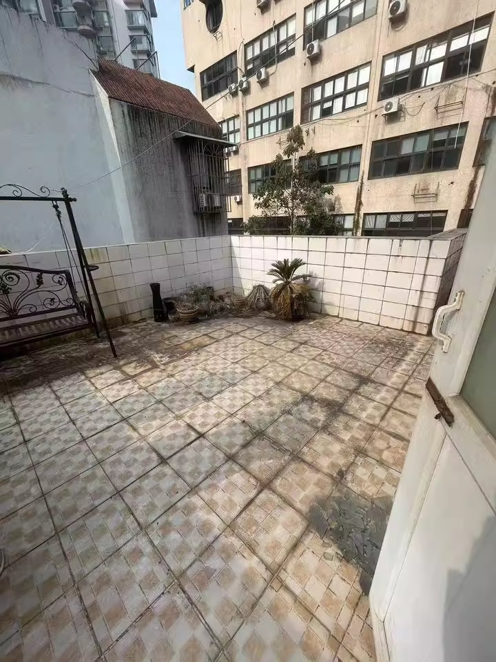 （大露臺(tái) 濱江）火炬城C4組團(tuán)法拍房R11棟501房及室內(nèi)家具家電